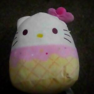 Hello kitty plushie